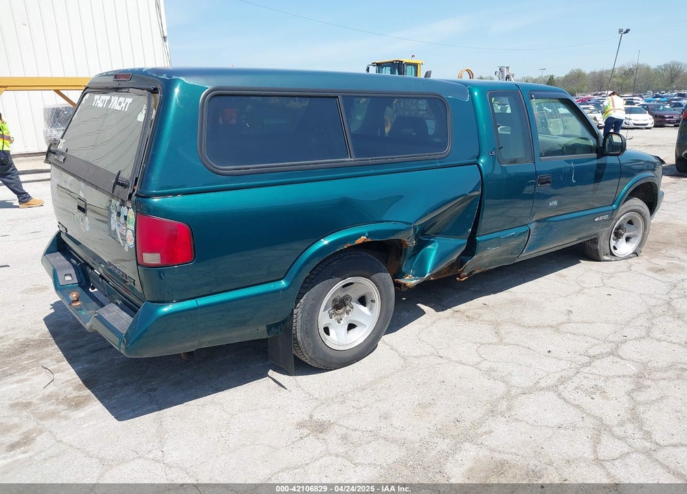1997 CHEVROLET S-10 LS FLEETSIDE VIN: 1GCCS19X4V8120776