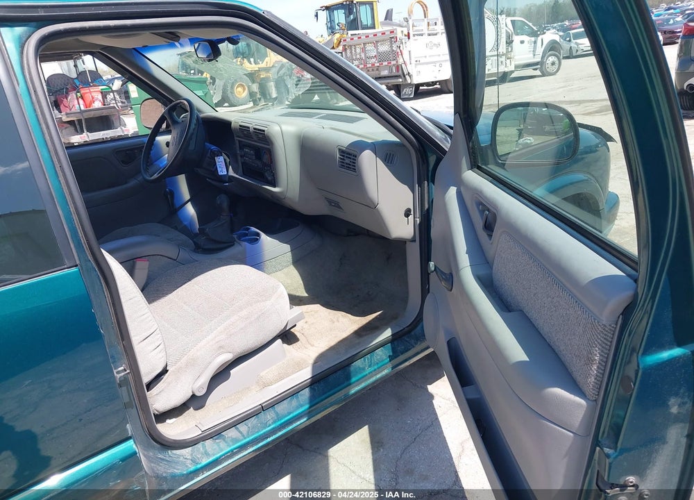 1997 CHEVROLET S-10 LS FLEETSIDE VIN: 1GCCS19X4V8120776