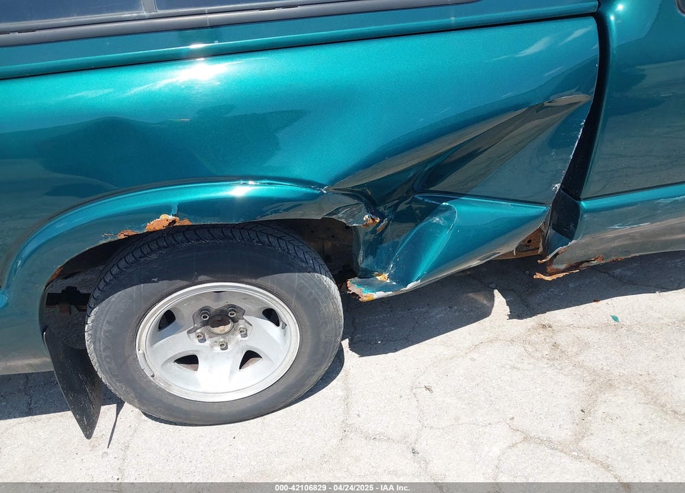 1997 CHEVROLET S-10 LS FLEETSIDE VIN: 1GCCS19X4V8120776
