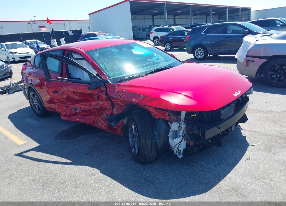 2025 KIA K4 LXS VIN: 3KPFT4DE4SE105701