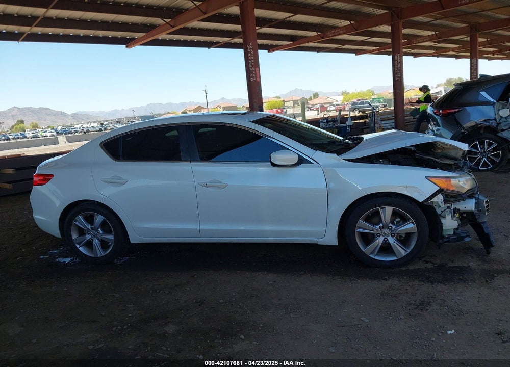 2014 ACURA ILX 2.0L VIN: 19VDE1F34EE015196