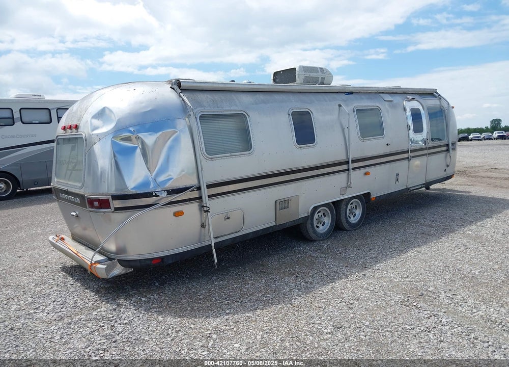 1981 AIRSTREAM EXCELLA VIN: 1STAEAR2XBJ500567