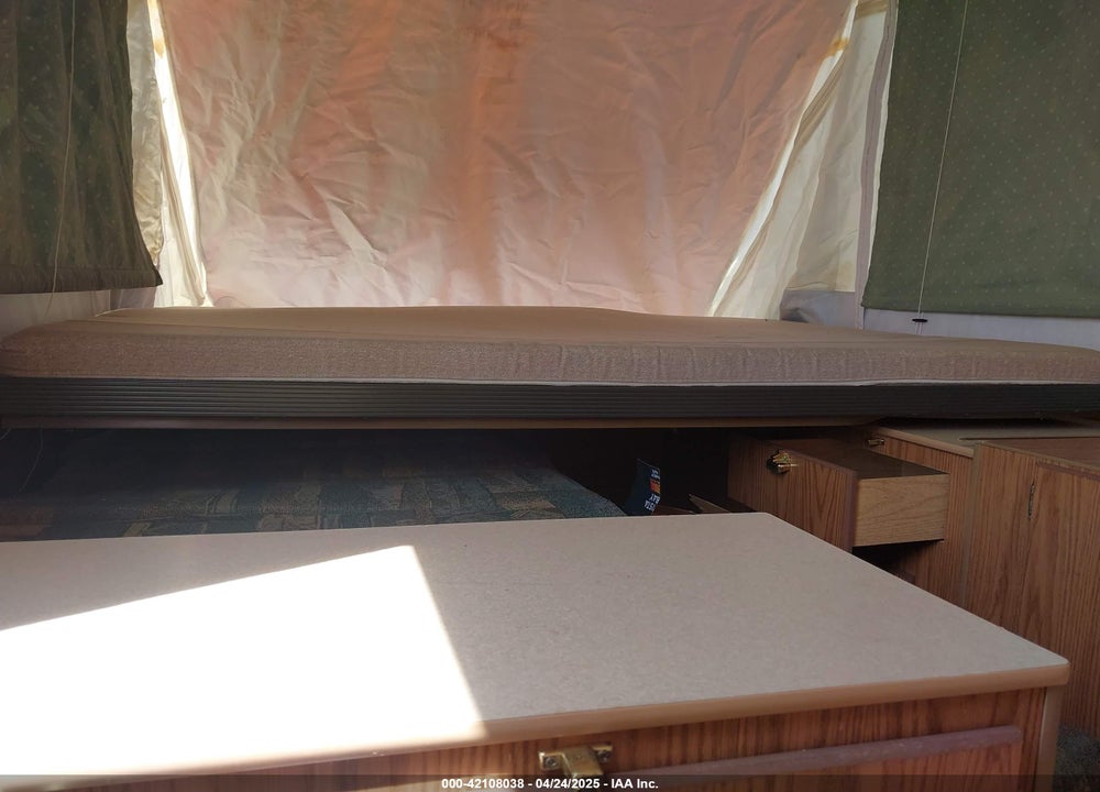 2001 JAYCO QWEST 12A VIN: 1UJAJ01G5115A0417