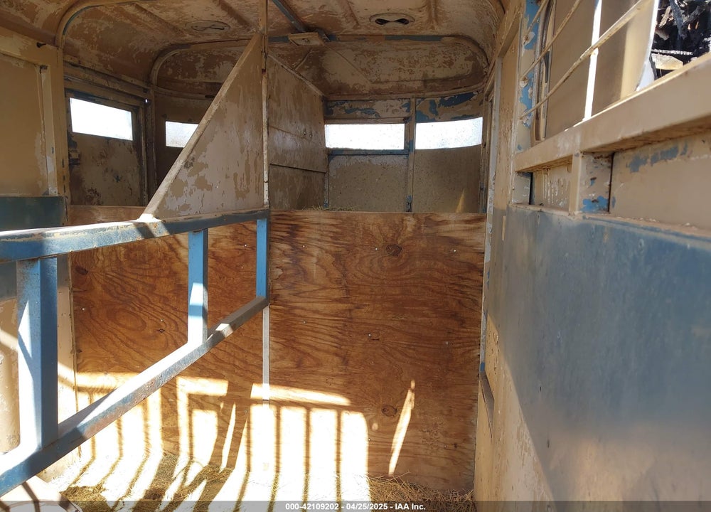 1981 CIRCLE J HORSE TRAILER VIN: WT14146