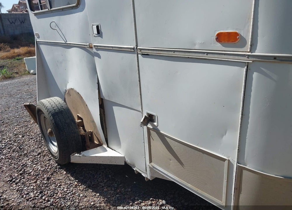 1981 CIRCLE J HORSE TRAILER VIN: WT14146