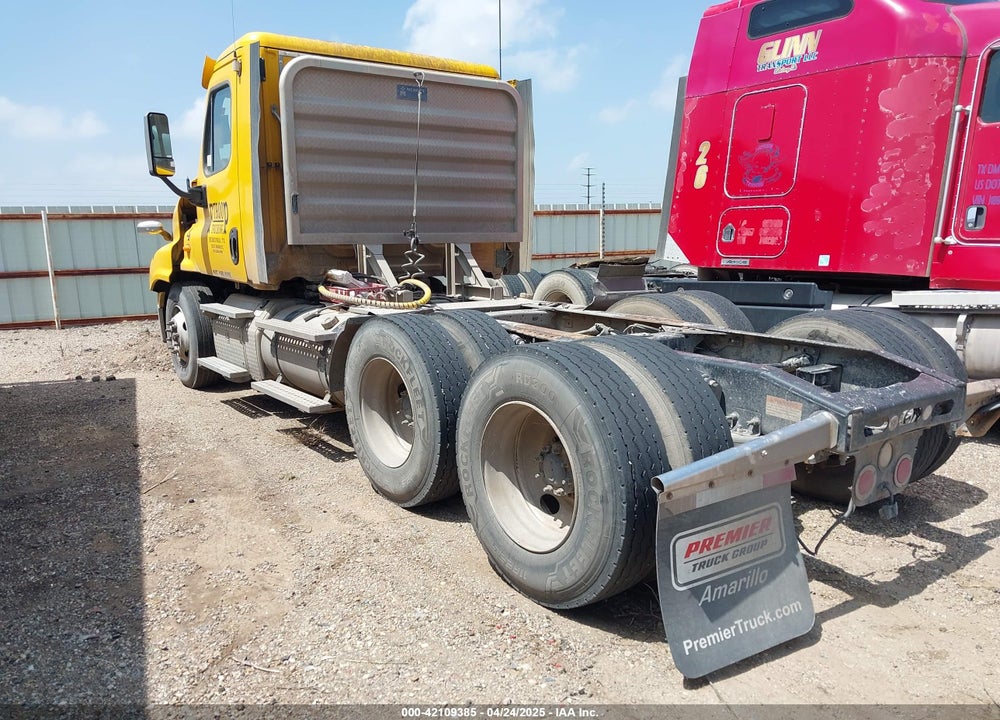 2013 FREIGHTLINER CASCADIA 125 --- VIN: 3AKJGEDV8DSBA8496