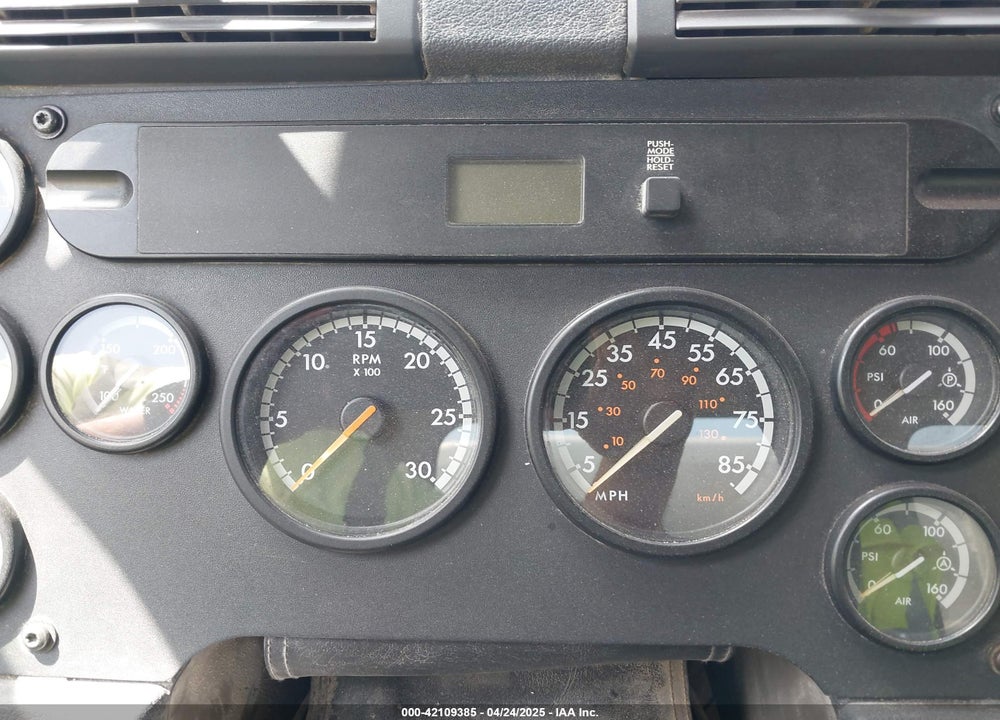 2013 FREIGHTLINER CASCADIA 125 --- VIN: 3AKJGEDV8DSBA8496