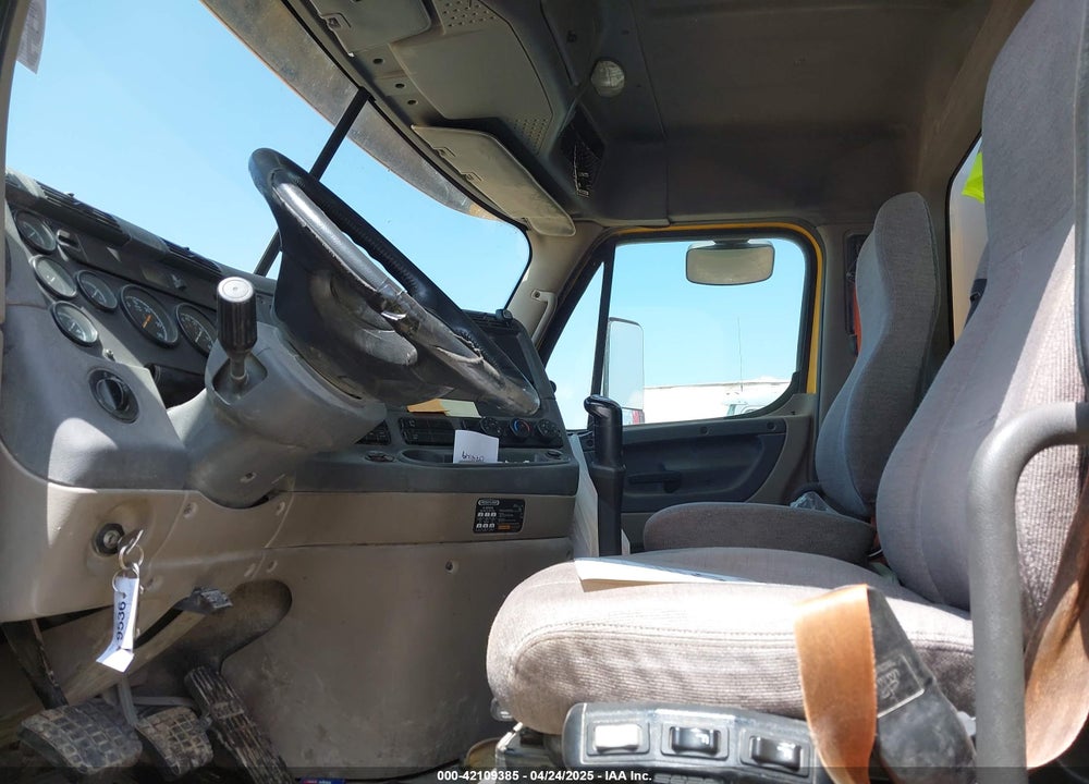 2013 FREIGHTLINER CASCADIA 125 --- VIN: 3AKJGEDV8DSBA8496