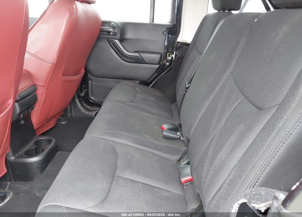 2014 JEEP WRANGLER UNLIMITED SPORT VIN: 1C4BJWDG5EL222524