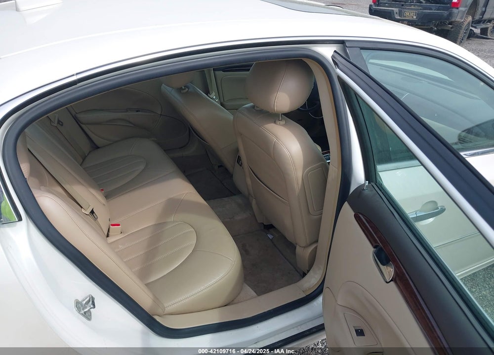 2011 BUICK LUCERNE CXL PREMIUM VIN: 1G4HJ5EM4BU111540