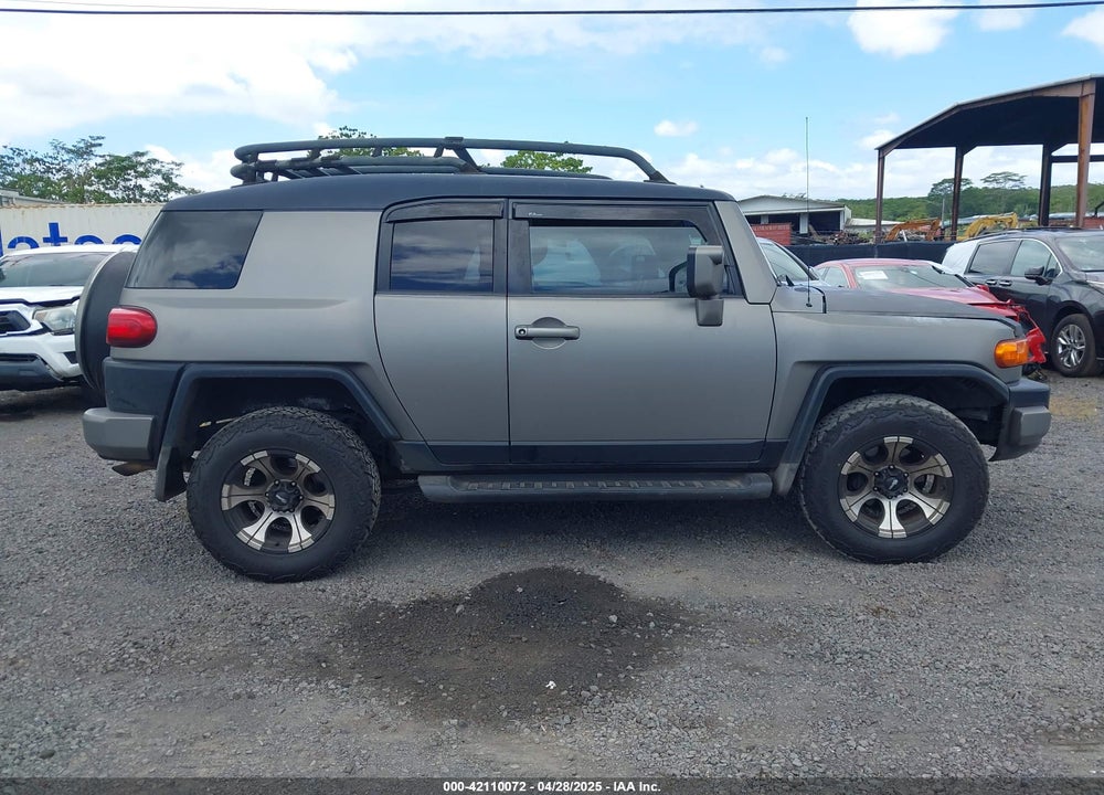 2007 TOYOTA FJ CRUISER VIN: JTEBU11F470061816
