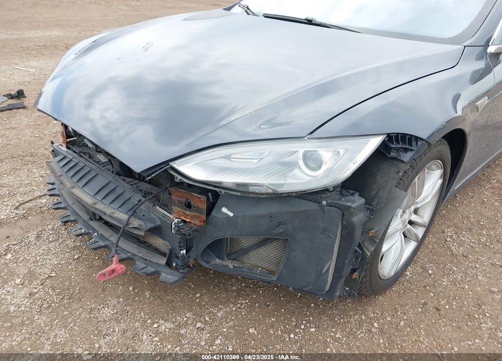 2015 TESLA MODEL S VIN: 5YJSA1H2XFF081584