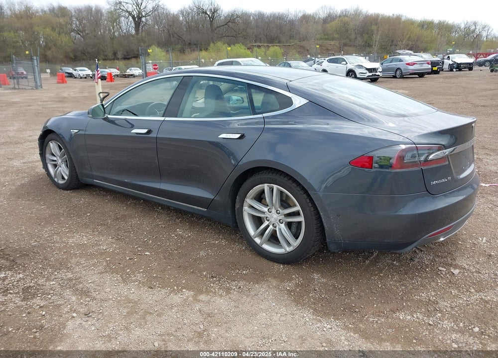 2015 TESLA MODEL S VIN: 5YJSA1H2XFF081584