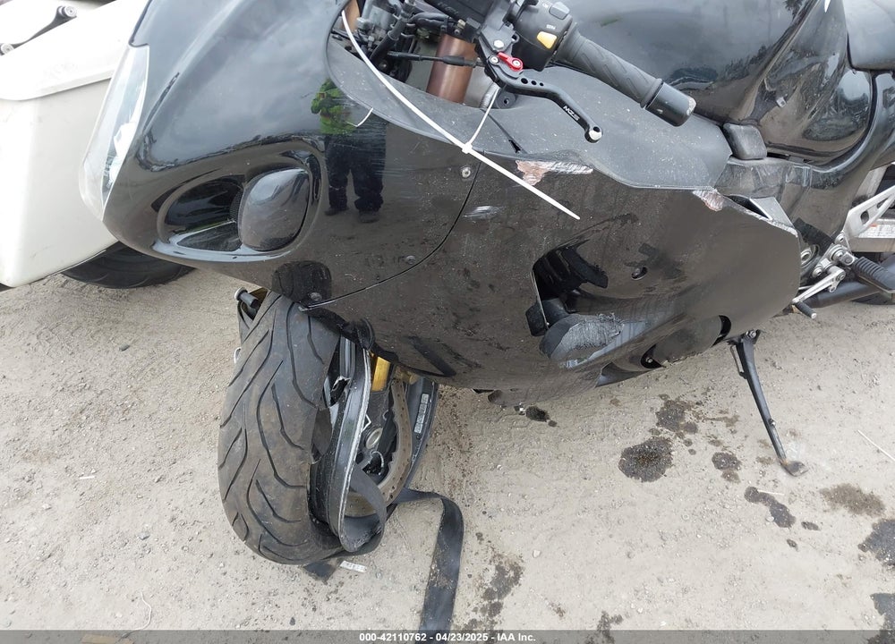 2004 SUZUKI GSX1300 VIN: JS1GW71A542103741