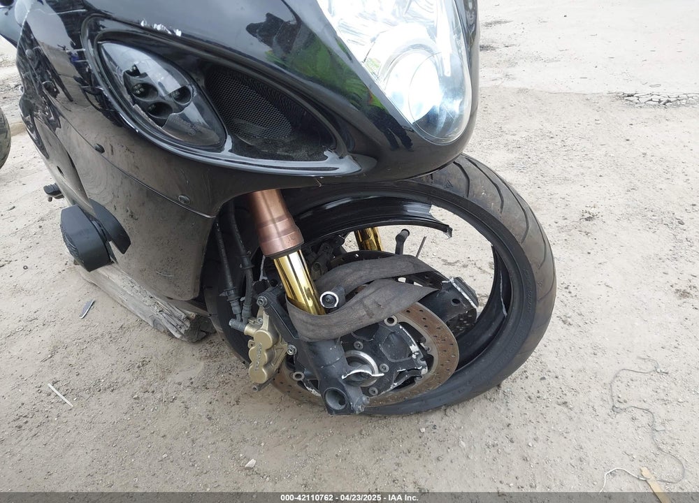 2004 SUZUKI GSX1300 VIN: JS1GW71A542103741