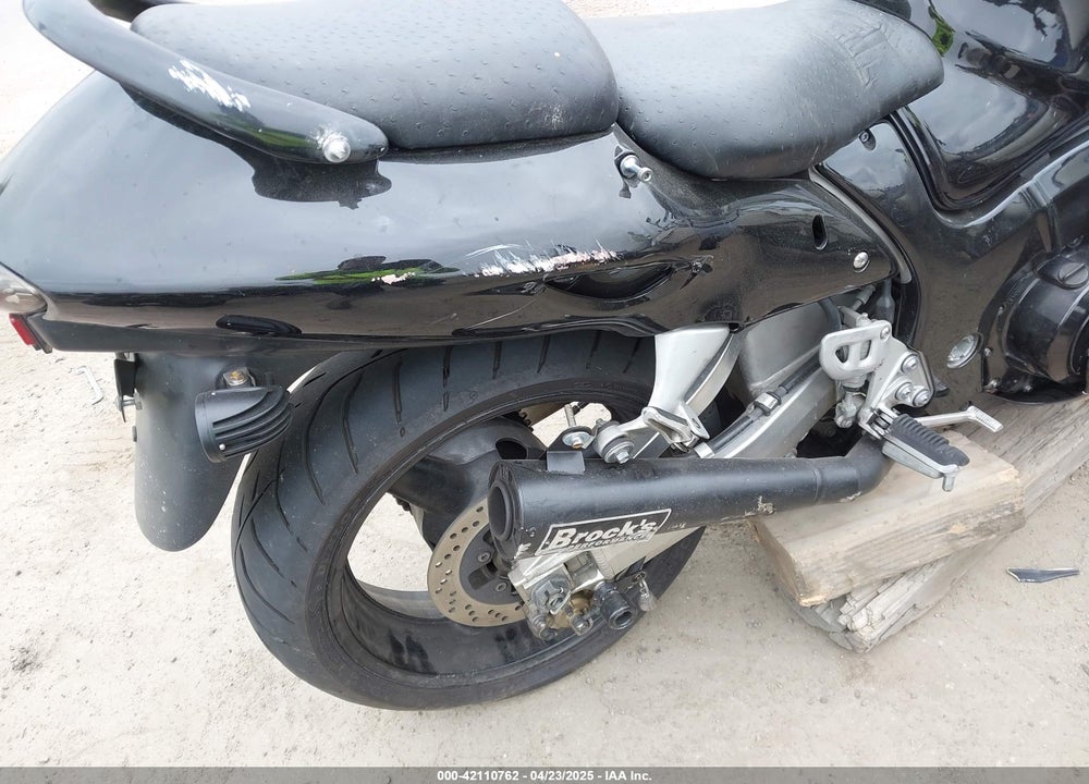 2004 SUZUKI GSX1300 VIN: JS1GW71A542103741