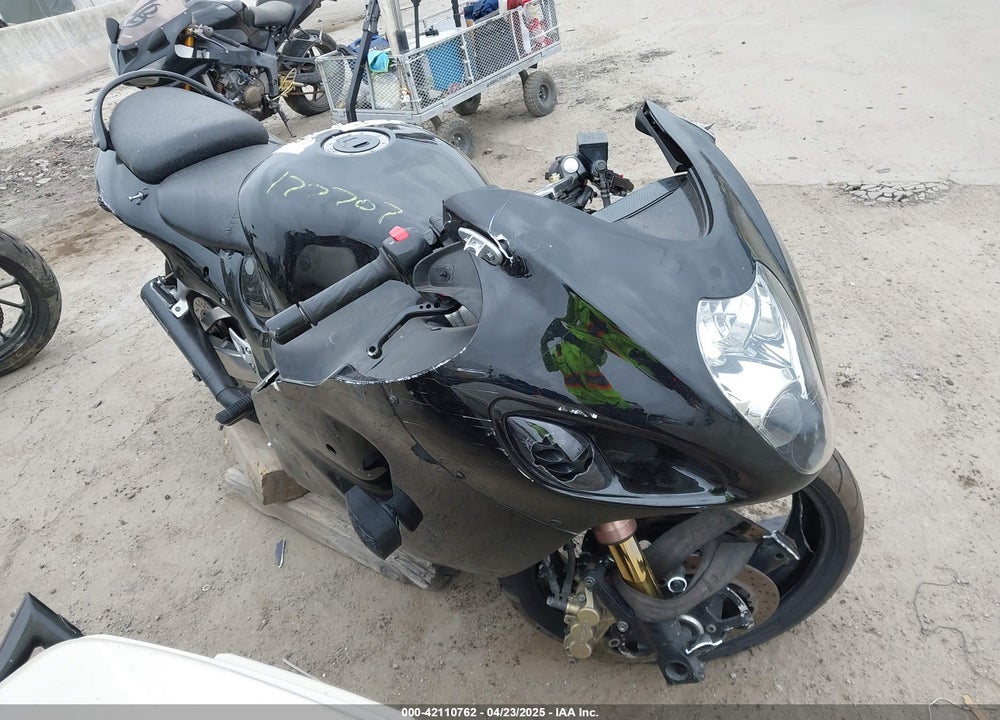 2004 SUZUKI GSX1300 VIN: JS1GW71A542103741