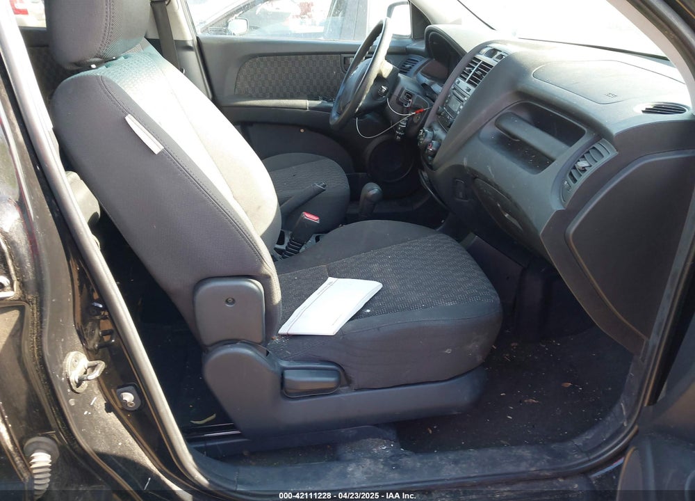 2007 KIA SPORTAGE VIN: KNDJF724677447512