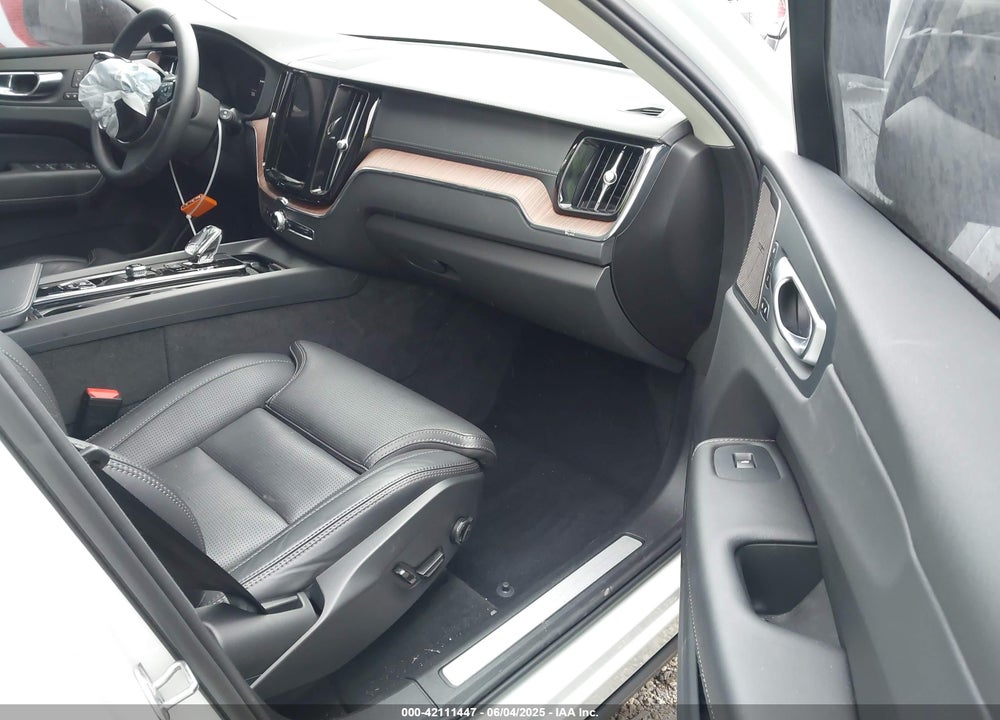 2024 VOLVO XC60 RECHARGE PLUG-IN HYBRID VIN: YV4H60DM9R1805451