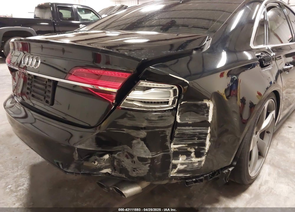 2016 AUDI S8 VIN: WAUJSAFD6GN001243
