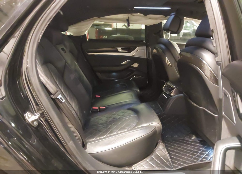 2016 AUDI S8 VIN: WAUJSAFD6GN001243