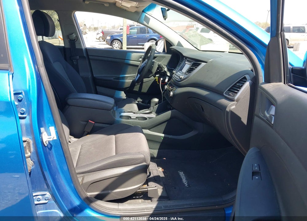 2017 HYUNDAI TUCSON SE VIN: KM8J23A47HU391827