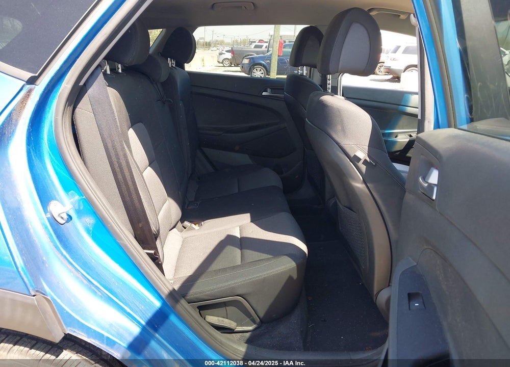 2017 HYUNDAI TUCSON SE VIN: KM8J23A47HU391827