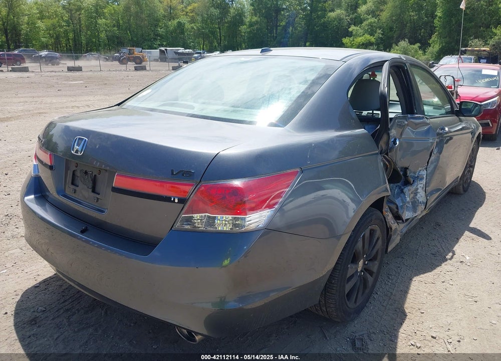 2011 HONDA ACCORD VIN: 1HGCP3F84BA004381