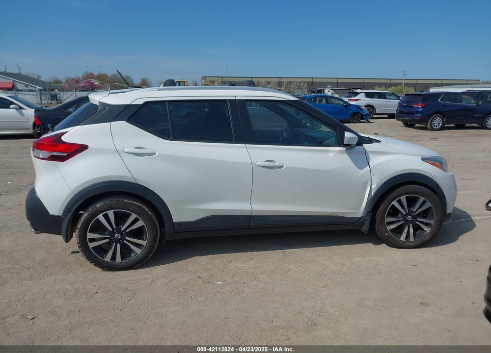 2018 NISSAN KICKS SV VIN: 3N1CP5CU5JL509268
