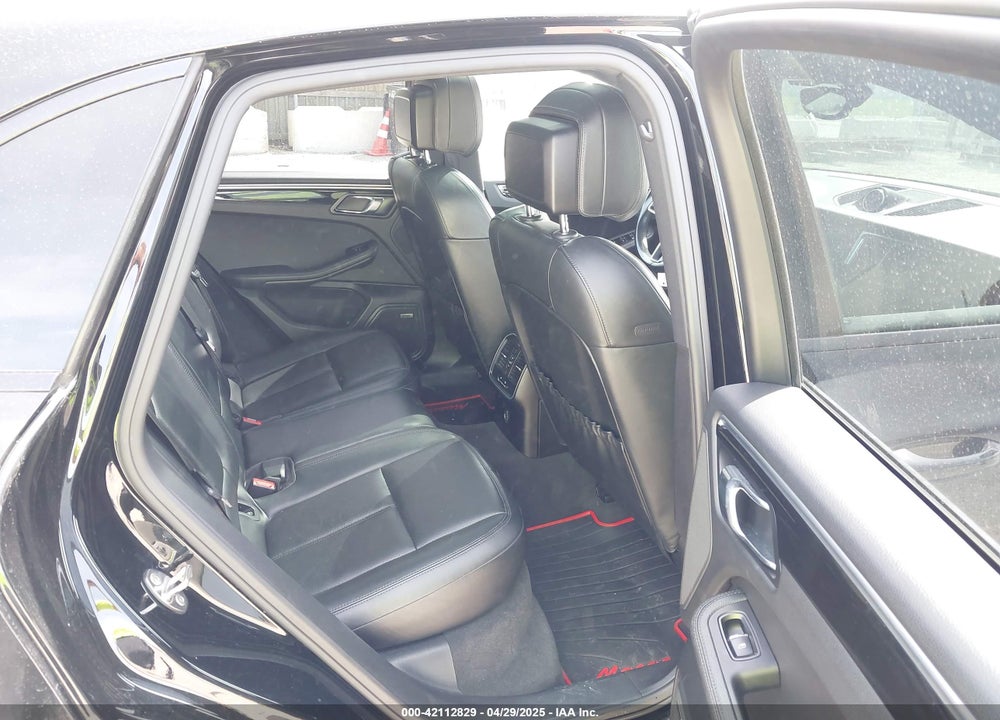 2018 PORSCHE MACAN VIN: WP1AA2A54JLB08529
