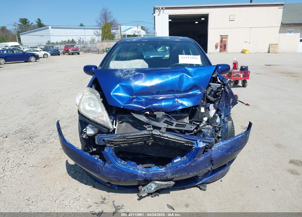 2011 HONDA FIT VIN: JHMGE8H6XBC021851
