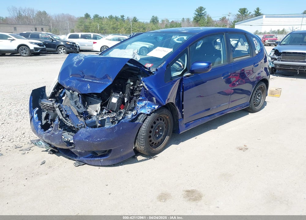 2011 HONDA FIT VIN: JHMGE8H6XBC021851