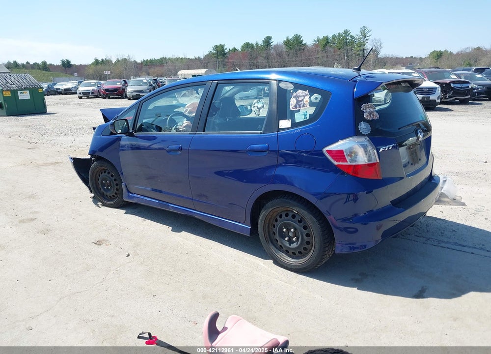 2011 HONDA FIT VIN: JHMGE8H6XBC021851