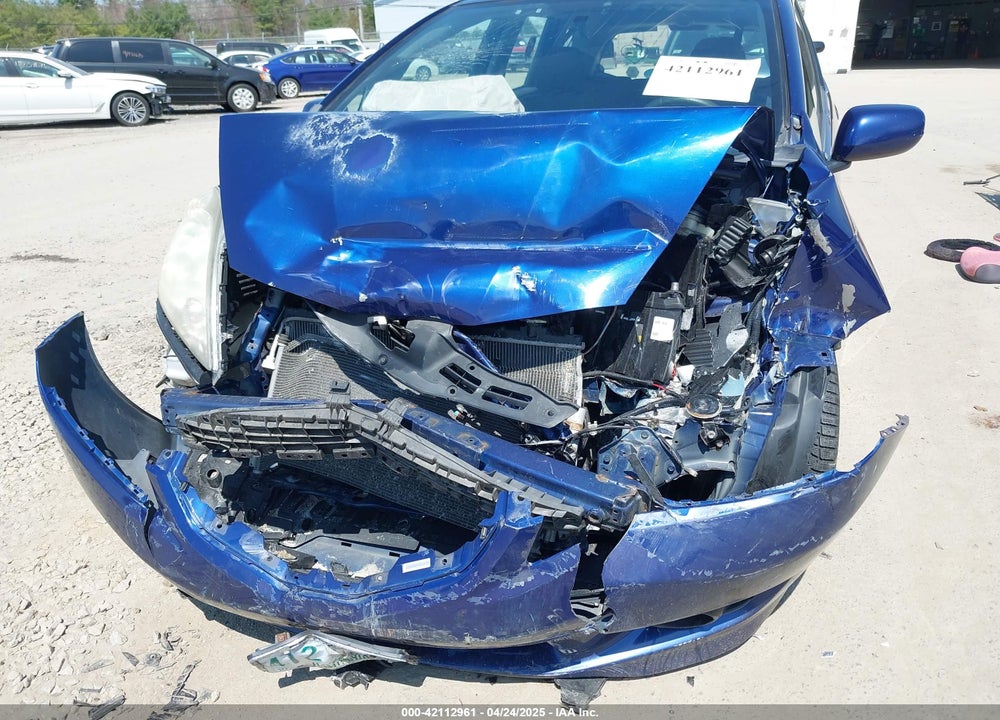2011 HONDA FIT VIN: JHMGE8H6XBC021851