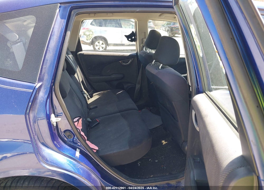 2011 HONDA FIT VIN: JHMGE8H6XBC021851