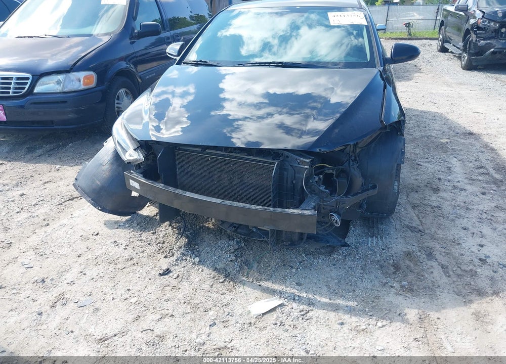 2018 HYUNDAI ELANTRA VIN: 5NPD74LF1JH218604
