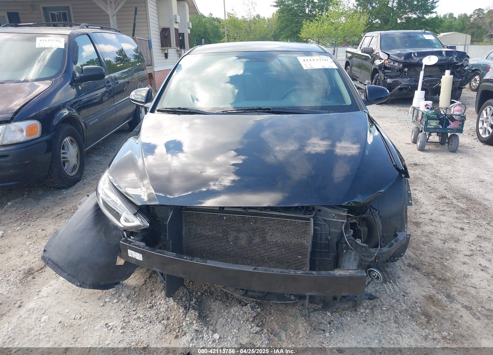 2018 HYUNDAI ELANTRA VIN: 5NPD74LF1JH218604