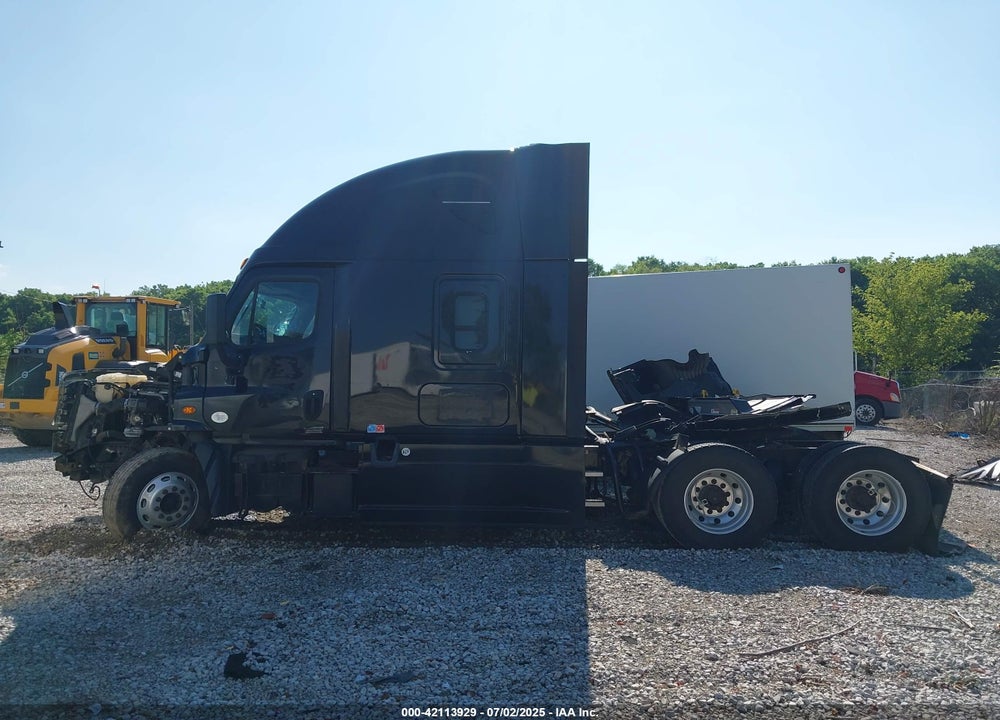 2016 FREIGHTLINER CASCADIA 125 --- VIN: 3AKJGLD53GSHD3252