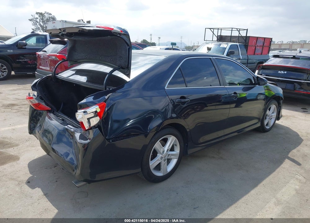 2014 TOYOTA CAMRY SE VIN: 4T1BF1FK5EU425389