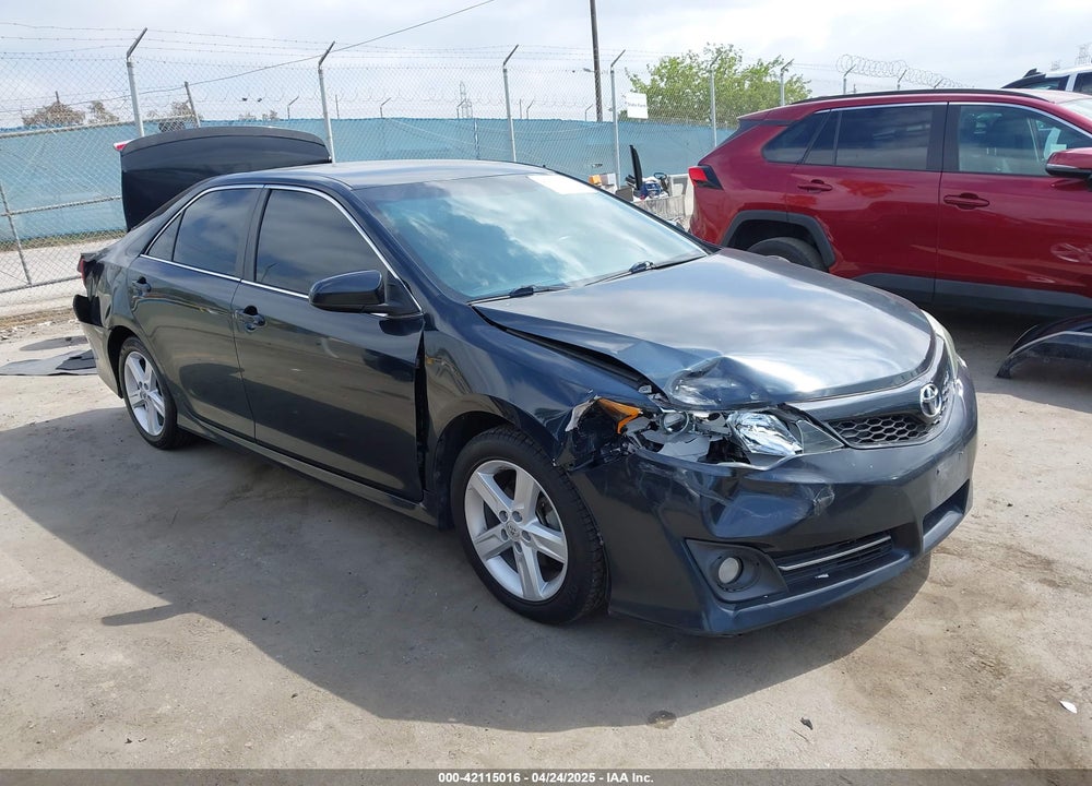 2014 TOYOTA CAMRY SE VIN: 4T1BF1FK5EU425389