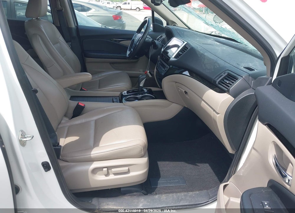 2019 HONDA RIDGELINE VIN: 5FPYK3F77KB021667