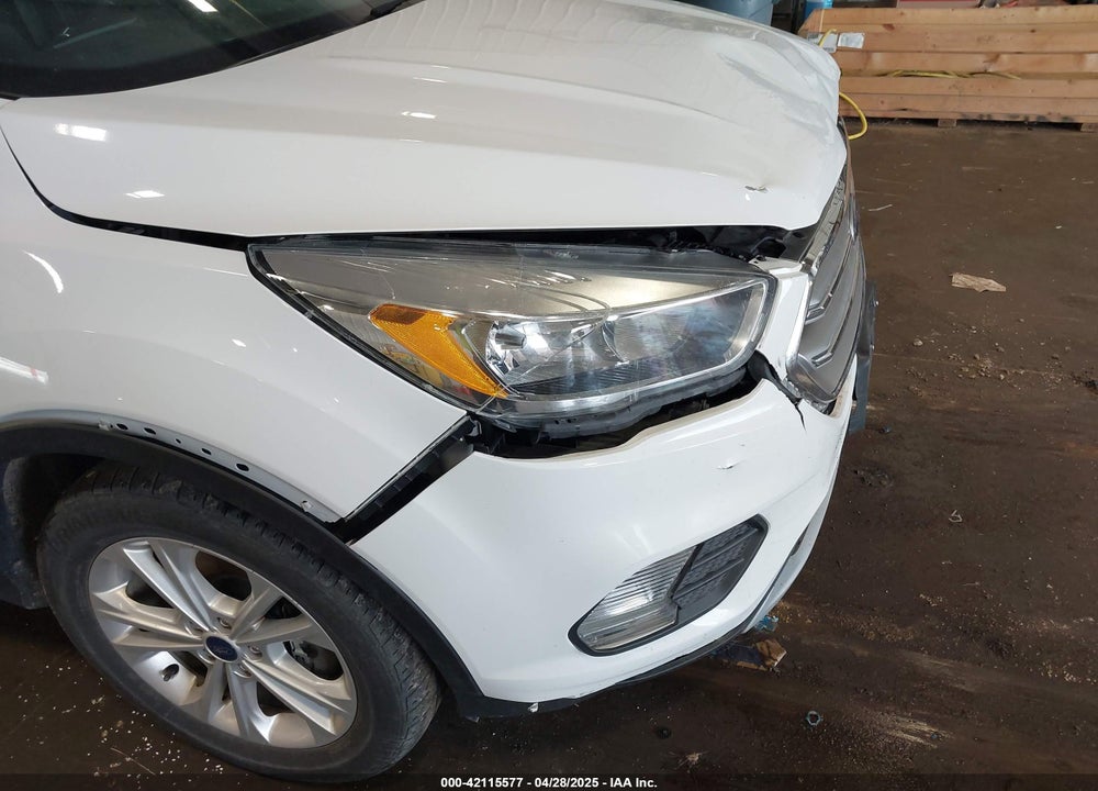 2017 FORD ESCAPE VIN: 1FMCU9GDXHUE39480