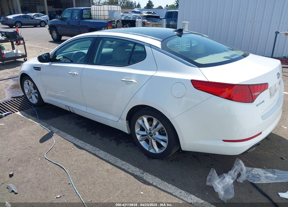 2011 KIA OPTIMA VIN: KNAGN4A73B5065057