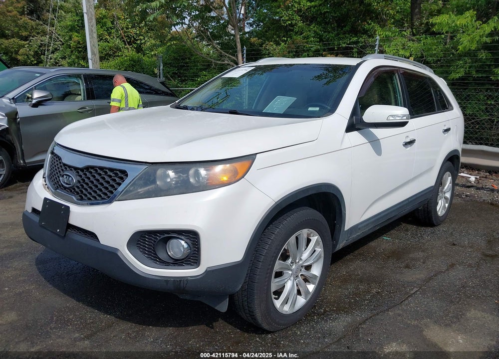2011 KIA SORENTO EX VIN: 5XYKU3A18BG054634