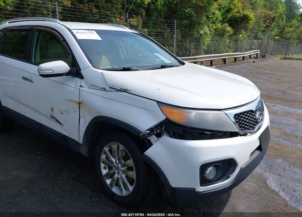 2011 KIA SORENTO EX VIN: 5XYKU3A18BG054634