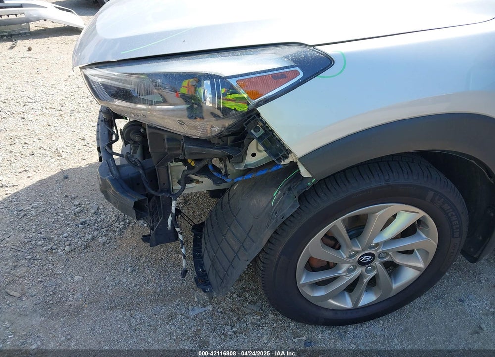2017 HYUNDAI TUCSON VIN: KM8J3CA49HU415672
