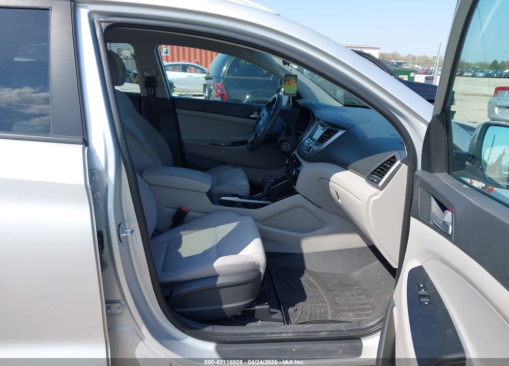 2017 HYUNDAI TUCSON VIN: KM8J3CA49HU415672