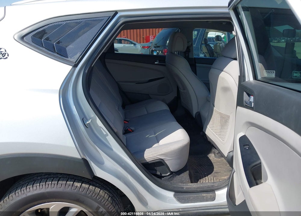 2017 HYUNDAI TUCSON VIN: KM8J3CA49HU415672