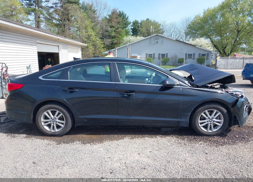 2017 HYUNDAI SONATA VIN: 5NPE24AF2HH572583