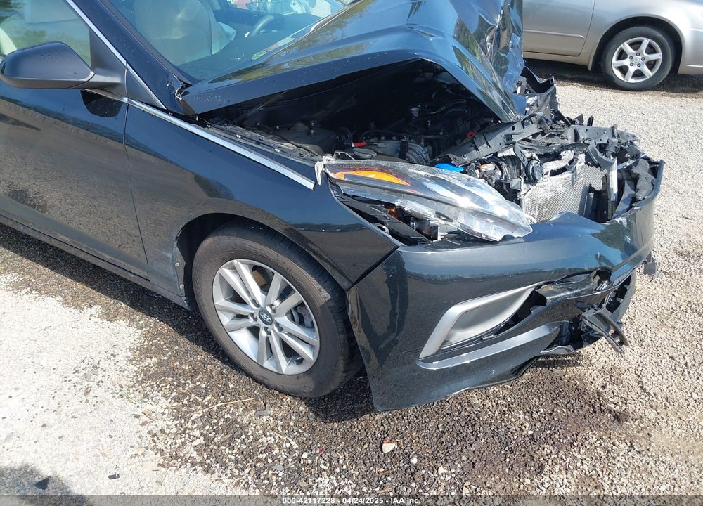 2017 HYUNDAI SONATA VIN: 5NPE24AF2HH572583